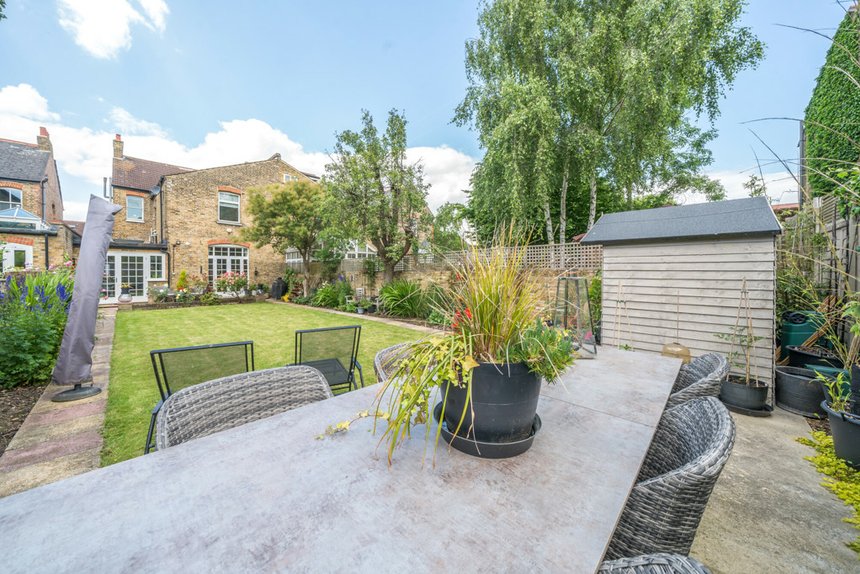 for sale colebrooke avenue london 34500 - Gibbs Gillespie