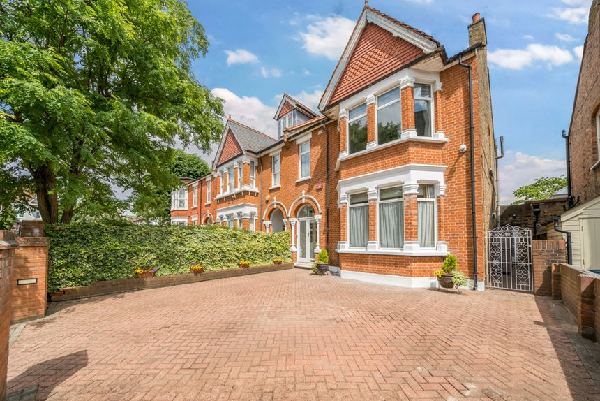 for sale colebrooke avenue london 34500 - Gibbs Gillespie