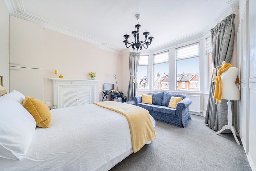 for sale colebrooke avenue london 34500 - Gibbs Gillespie