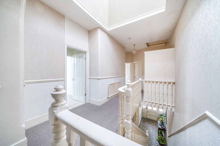 for sale colebrooke avenue london 34500 - Gibbs Gillespie