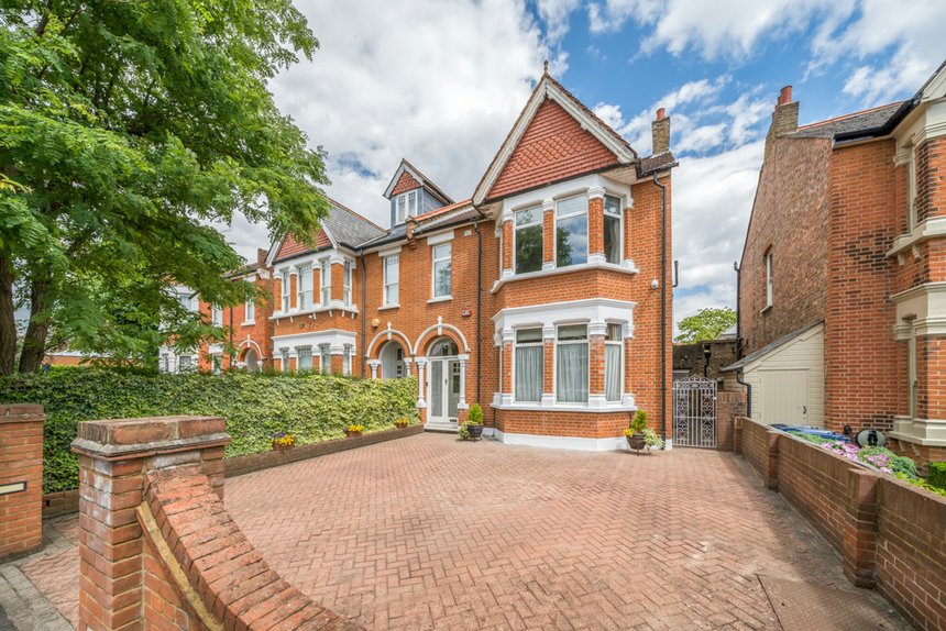 for sale colebrooke avenue london 34500 - Gibbs Gillespie