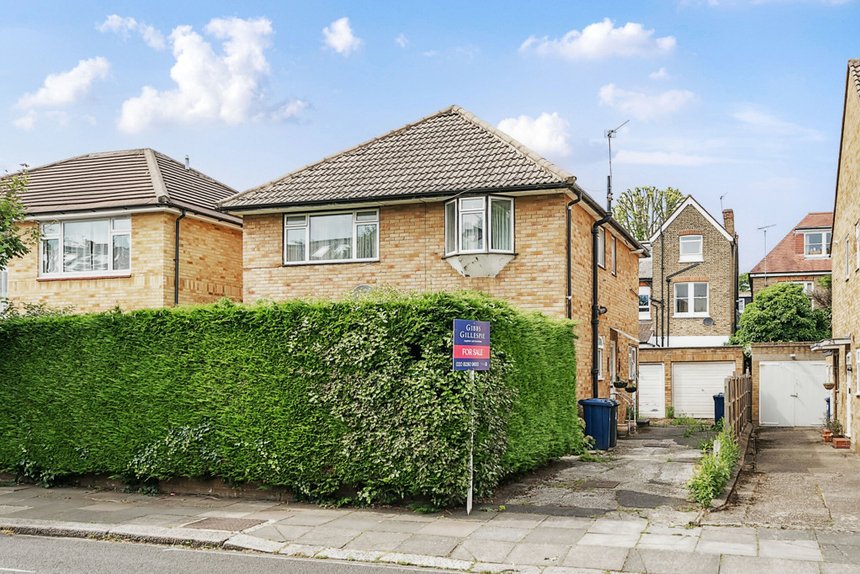 under offer webster gardens london 34507 - Gibbs Gillespie