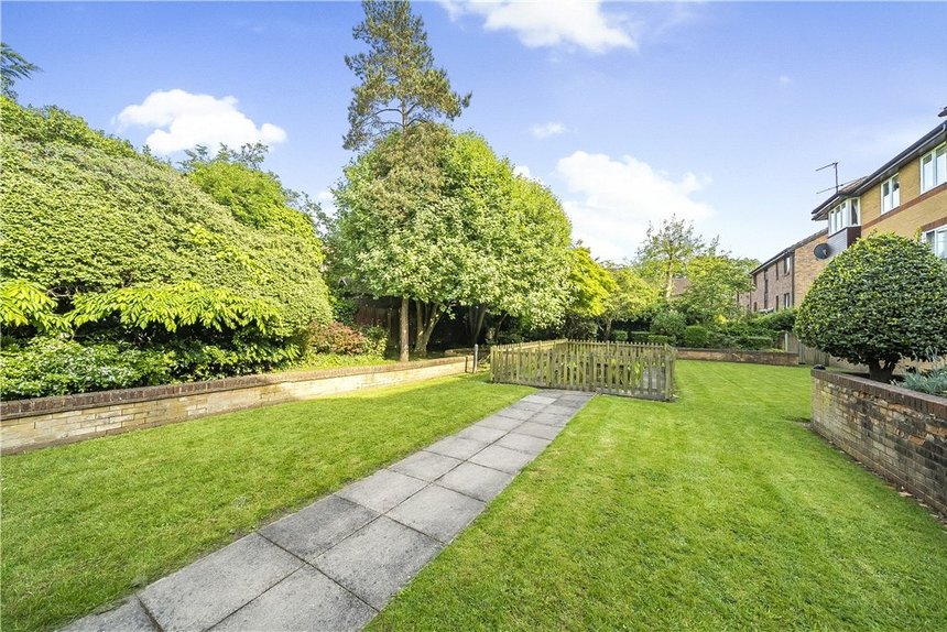 under offer pembroke lodge london 34510 - Gibbs Gillespie