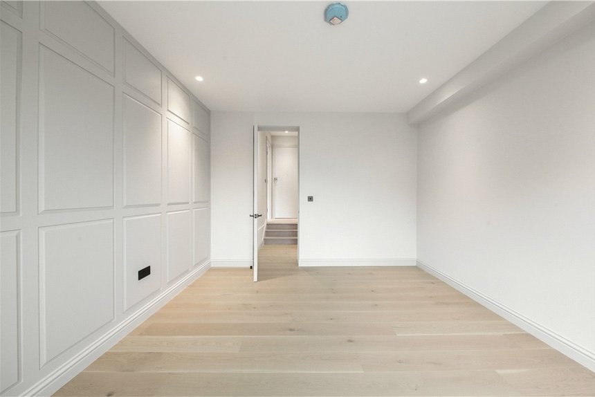 for sale hillcrest road london 34517 - Gibbs Gillespie