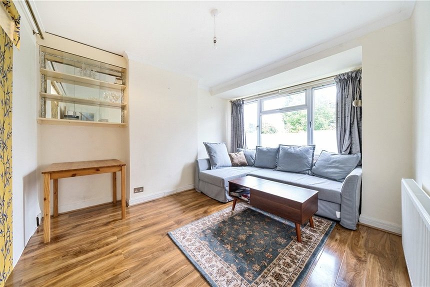 under offer woodhouse avenue london 34521 - Gibbs Gillespie