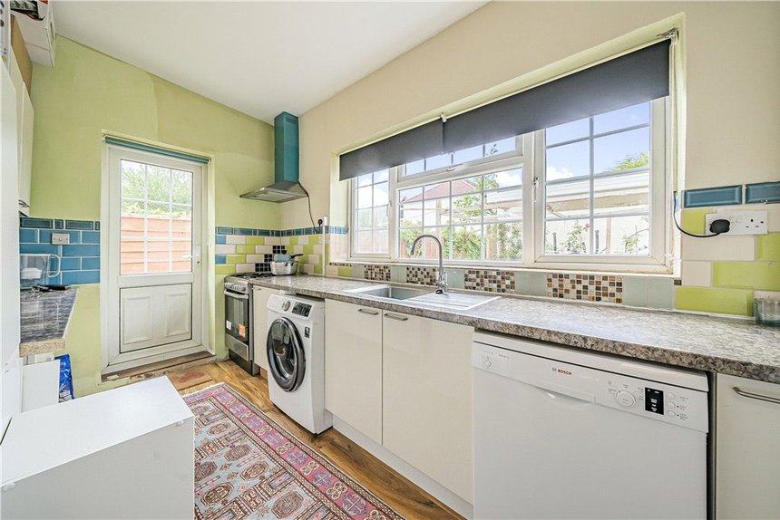 under offer woodhouse avenue london 34521 - Gibbs Gillespie