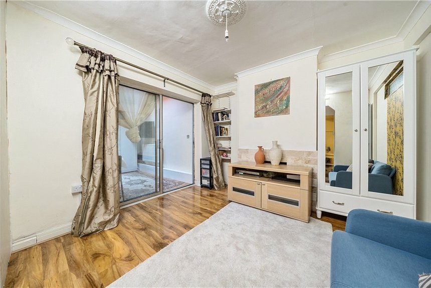 under offer woodhouse avenue london 34521 - Gibbs Gillespie