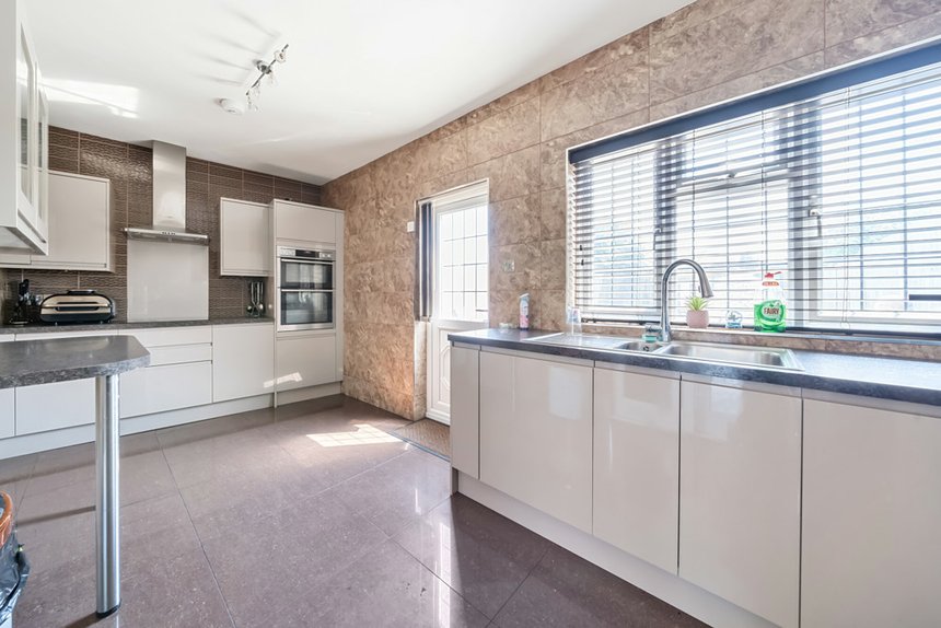 for sale moorfield road london 34525 - Gibbs Gillespie