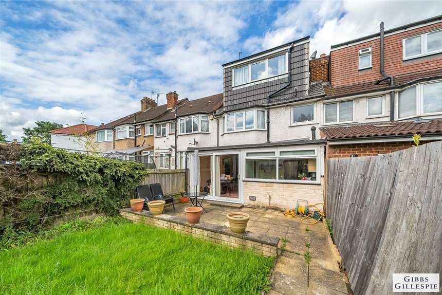 under offer hillside crescent london 34526 - Gibbs Gillespie