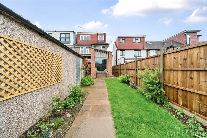 under offer horsenden lane south london 34528 - Gibbs Gillespie