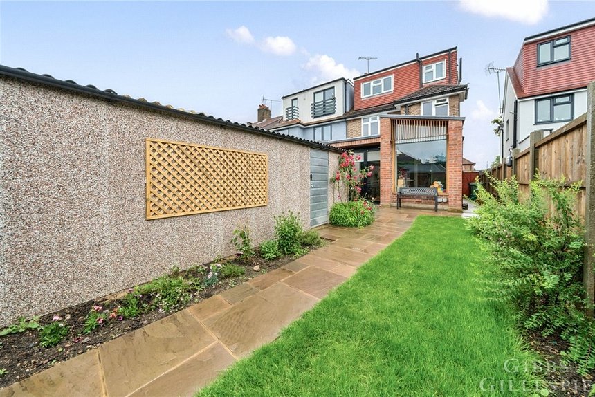 under offer horsenden lane south london 34528 - Gibbs Gillespie