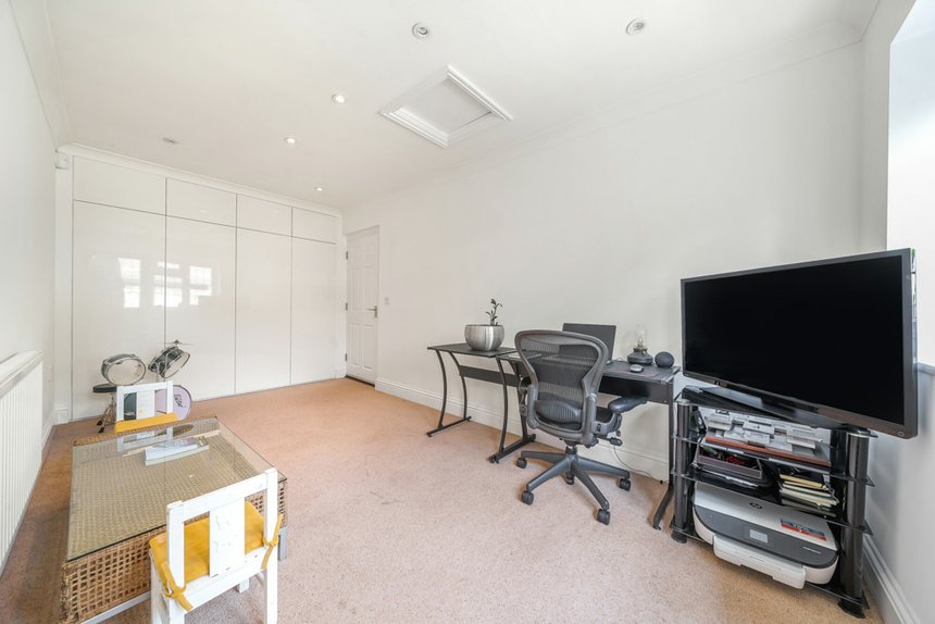 for sale clayton way london 34536 - Gibbs Gillespie