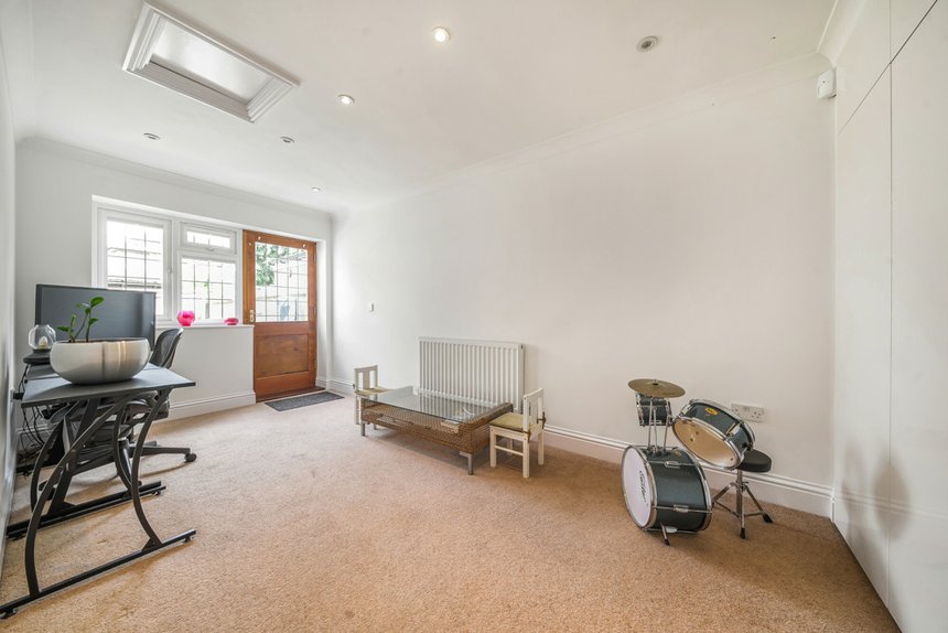 for sale clayton way london 34536 - Gibbs Gillespie