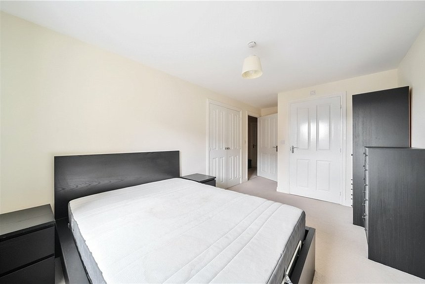 under offer plantation close london 34540 - Gibbs Gillespie