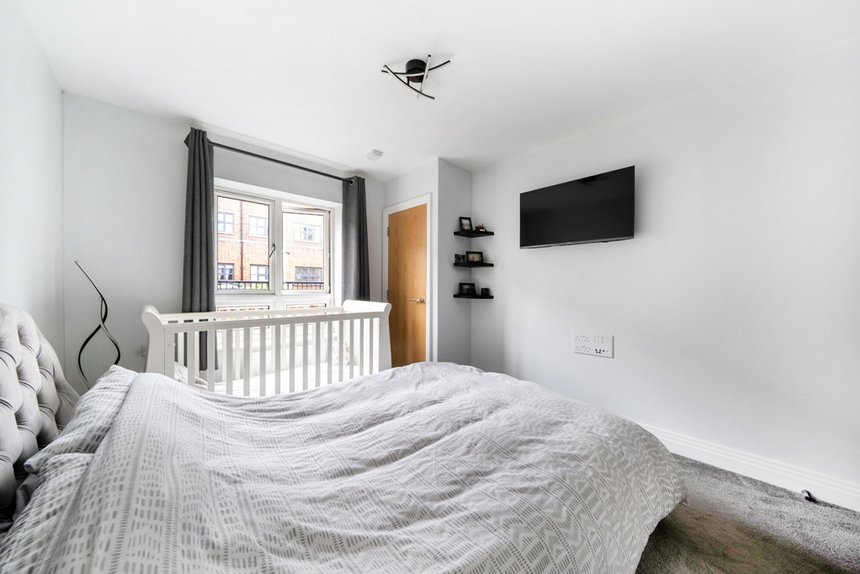 for sale rembrandt way london 34544 - Gibbs Gillespie