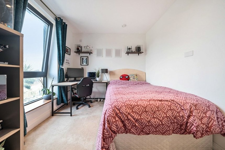 for sale rennie court london 34556 - Gibbs Gillespie