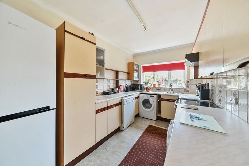 under offer pine gardens london 34565 - Gibbs Gillespie