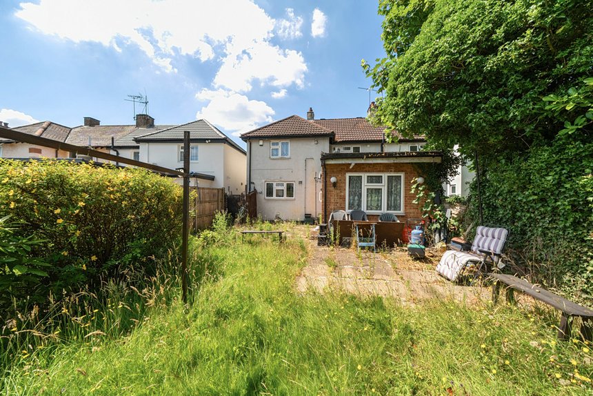 under offer pinner road london 34570 - Gibbs Gillespie