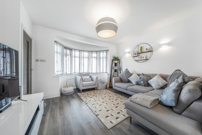 under offer whitby road london 34579 - Gibbs Gillespie