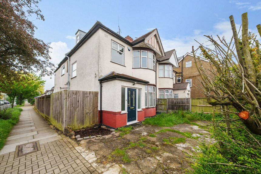 under offer headstone lane london 34581 - Gibbs Gillespie