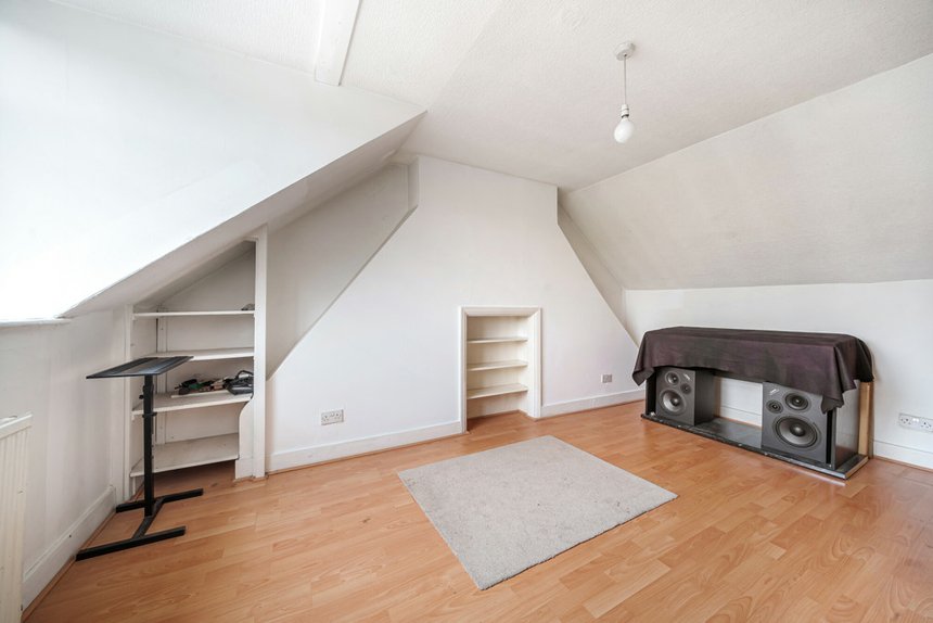 under offer headstone lane london 34581 - Gibbs Gillespie