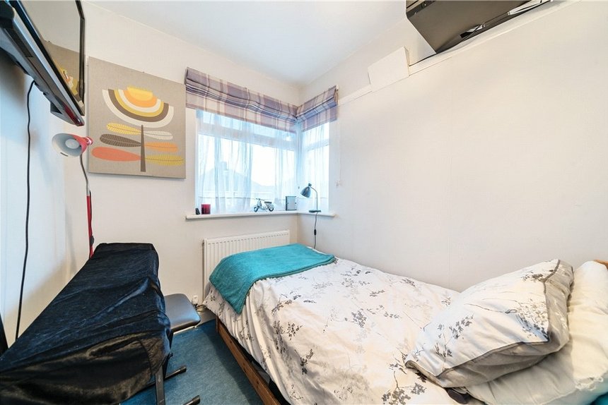 under offer hermitage way london 34618 - Gibbs Gillespie