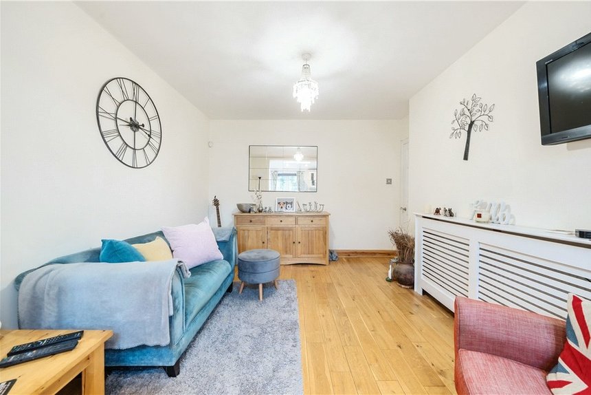 under offer hermitage way london 34618 - Gibbs Gillespie