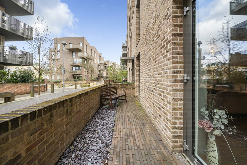 sold durham wharf drive london 34626 - Gibbs Gillespie