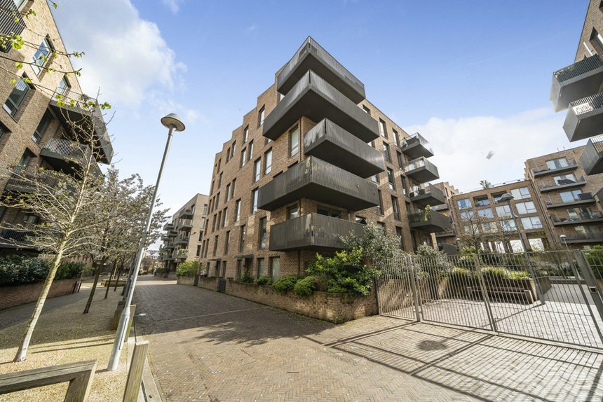 sold durham wharf drive london 34626 - Gibbs Gillespie