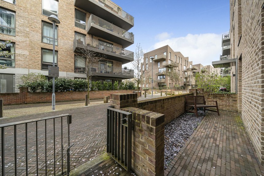 sold durham wharf drive london 34626 - Gibbs Gillespie