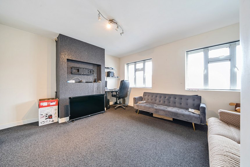 under offer lynhurst crescent london 34639 - Gibbs Gillespie