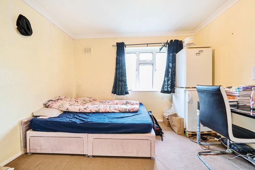 under offer lynhurst crescent london 34639 - Gibbs Gillespie