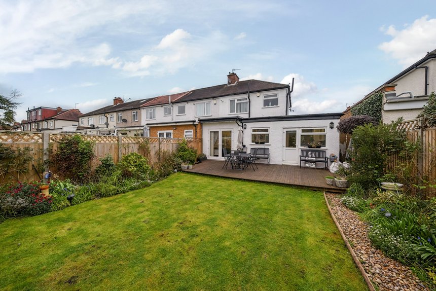 under offer hartland drive london 34642 - Gibbs Gillespie