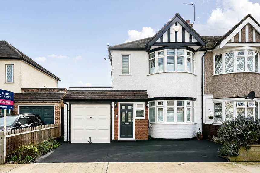 under offer hartland drive london 34642 - Gibbs Gillespie