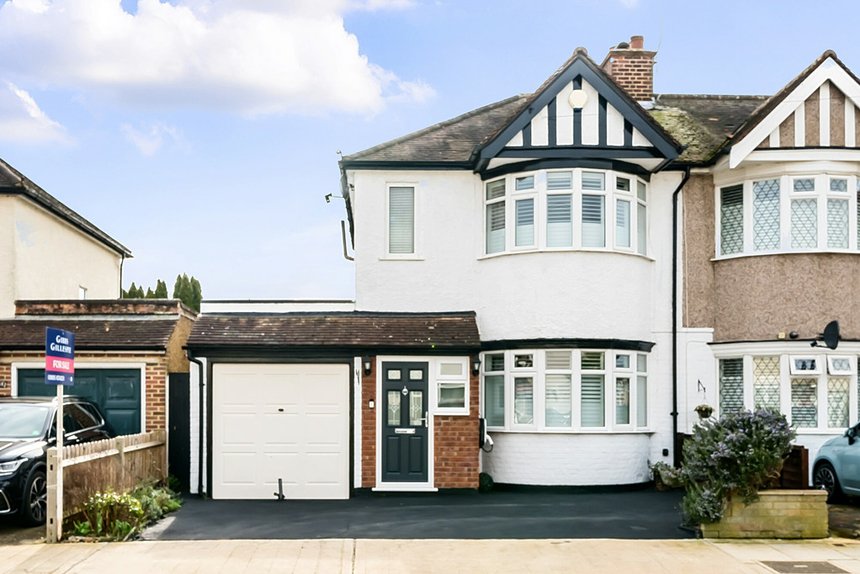 under offer hartland drive london 34642 - Gibbs Gillespie