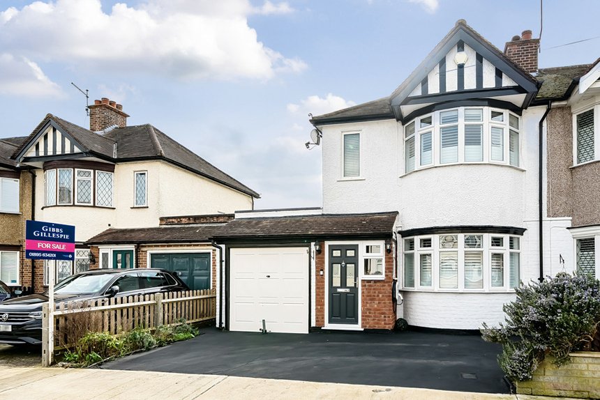 under offer hartland drive london 34642 - Gibbs Gillespie