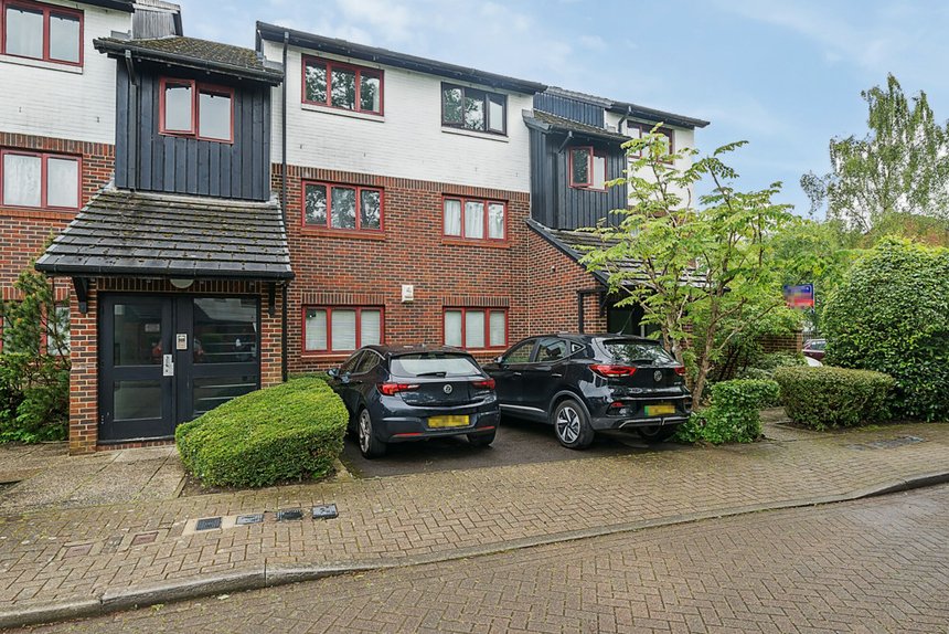 for sale marina approach london 34643 - Gibbs Gillespie