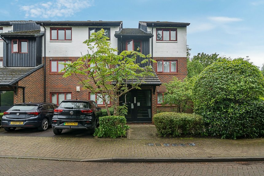 for sale marina approach london 34643 - Gibbs Gillespie