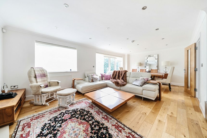 for sale belmont close london 34650 - Gibbs Gillespie