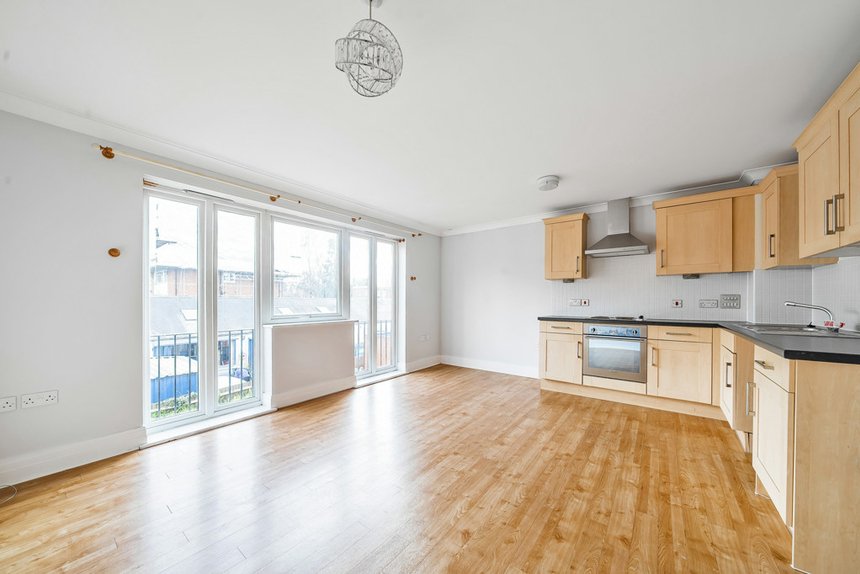 for sale phoenix court london 34662 - Gibbs Gillespie