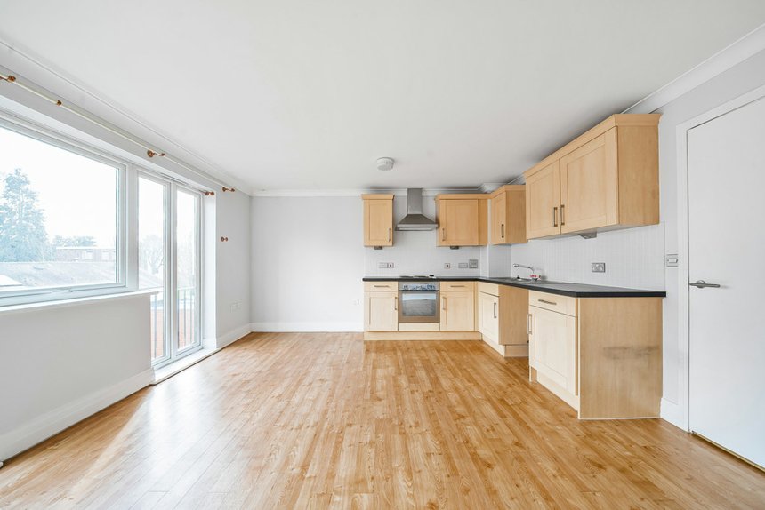 for sale phoenix court london 34662 - Gibbs Gillespie