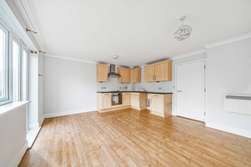 for sale phoenix court london 34662 - Gibbs Gillespie