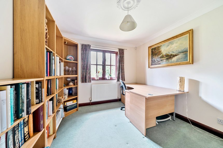 under offer briery court london 34667 - Gibbs Gillespie