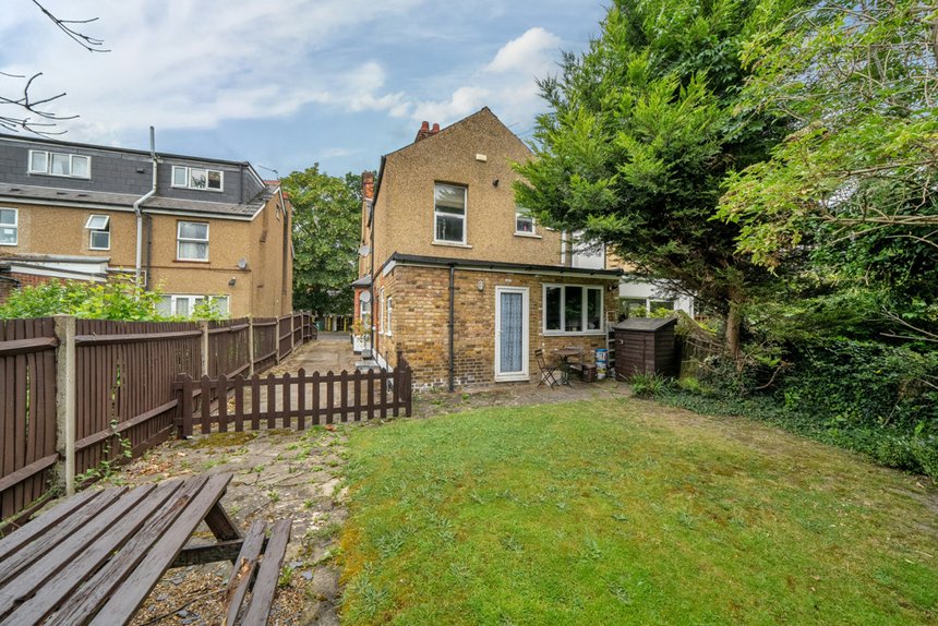 under offer hagden lane london 34668 - Gibbs Gillespie