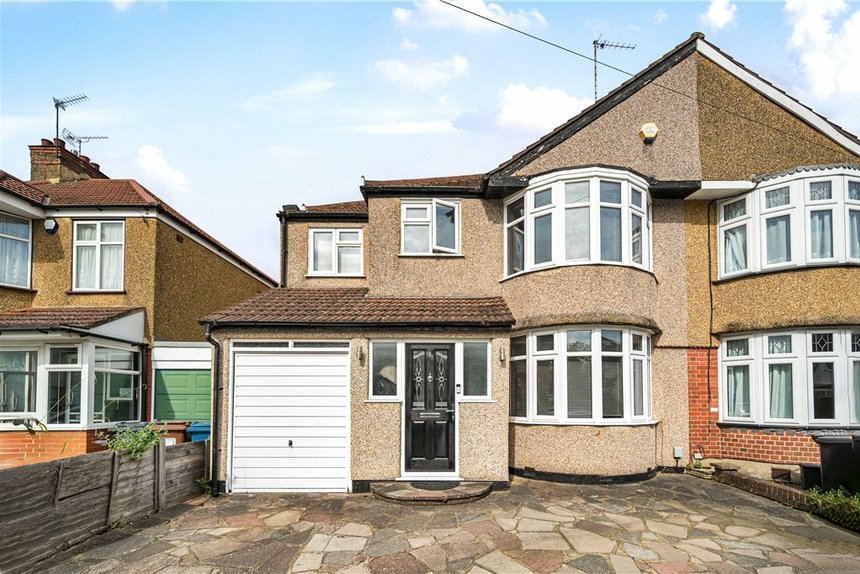 for sale drummond drive london 34677 - Gibbs Gillespie