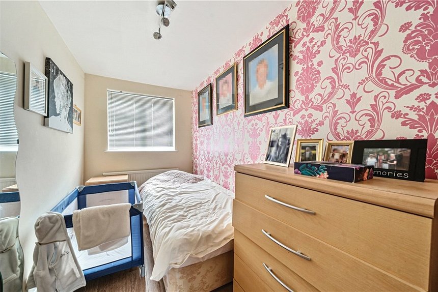 for sale drummond drive london 34677 - Gibbs Gillespie