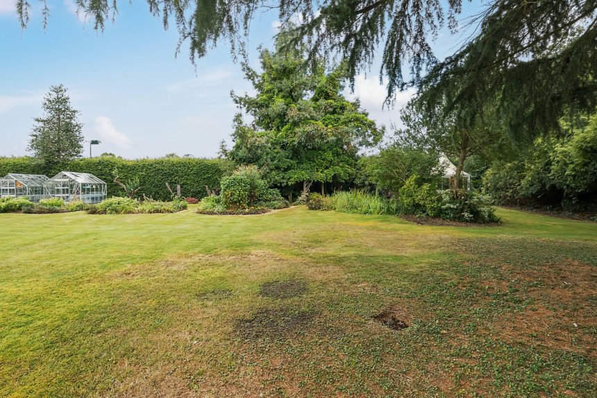 under offer meadway park london 34682 - Gibbs Gillespie