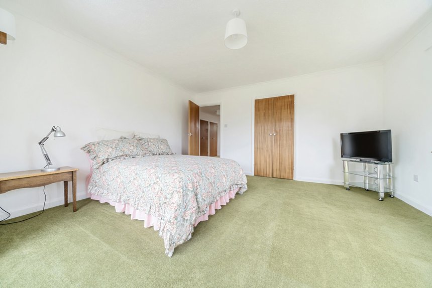 under offer meadway park london 34682 - Gibbs Gillespie