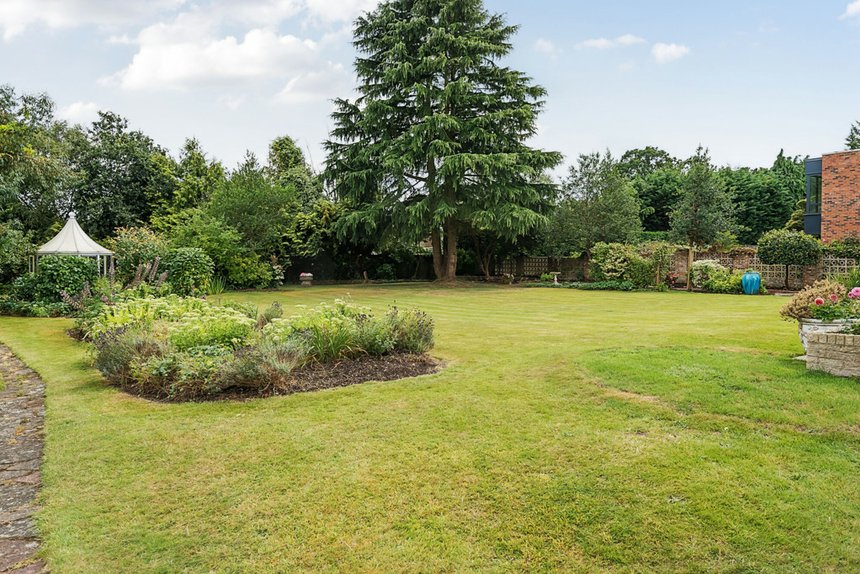 under offer meadway park london 34682 - Gibbs Gillespie