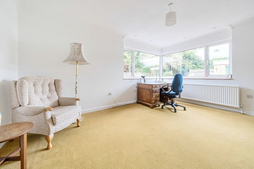 under offer meadway park london 34682 - Gibbs Gillespie